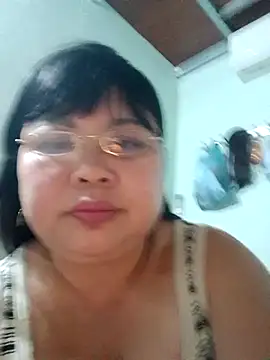 Snapshot of Monglan-c chatting on May 5, 4:04 pm Monglan-c online show from May 5, 4:04 pm