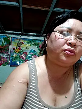 Snapshot of Monglan-c chatting on May 12, 4:53 am Monglan-c online show from May 12, 4:53 am