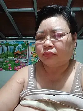 Snapshot of Monglan-c chatting on May 16, 3:47 am Monglan-c online show from May 16, 3:47 am