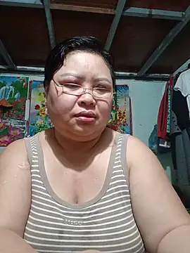Snapshot of Monglan-c chatting on June 15, 12:13 am Monglan-c online show from June 15, 12:13 am