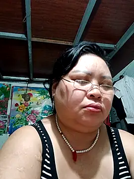 Snapshot of Monglan-c chatting on June 30, 12:33 am Monglan-c online show from June 30, 12:33 am
