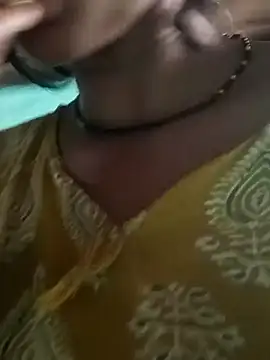 Snapshot of riyaa_sexyy chatting on July 7, 9:35 am riyaa sexyy online show from July 7, 9:35 am