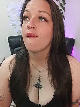 Snapshot of Isa_bluee chatting on June 30, 2:01 am Isa bluee online show from June 30, 2:01 am