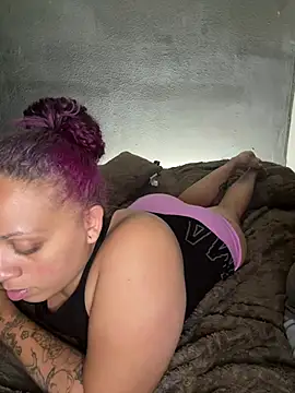 SHY QUINN online show from April 18, 10:32 pm