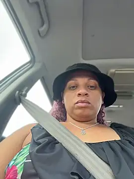 Snapshot of SHY_QUINN chatting on June 21, 8:11 pm SHY QUINN online show from June 21, 8:11 pm