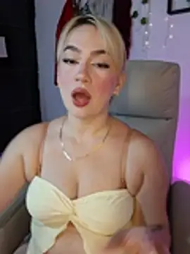 Carolina 2403 online show from July 11, 10:55 pm