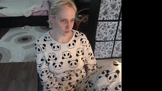 Snapshot of Sweet_hot_shrmp chatting on April 14, 5:35 am Sweet hot shrmp online show from April 14, 5:35 am