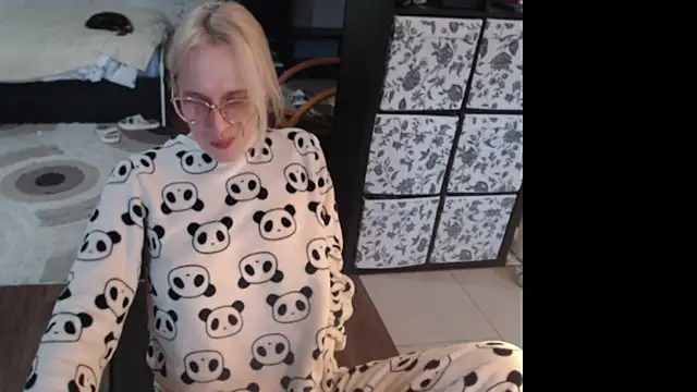 Snapshot of Sweet_hot_shrmp chatting on April 24, 4:04 am Sweet hot shrmp online show from April 24, 4:04 am