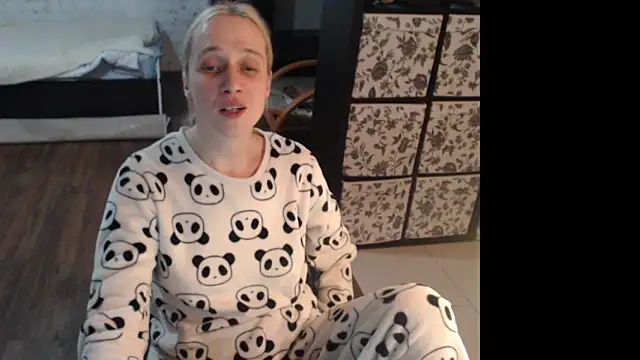 Snapshot of Sweet_hot_shrmp chatting on May 1, 12:26 am Sweet hot shrmp online show from May 1, 12:26 am