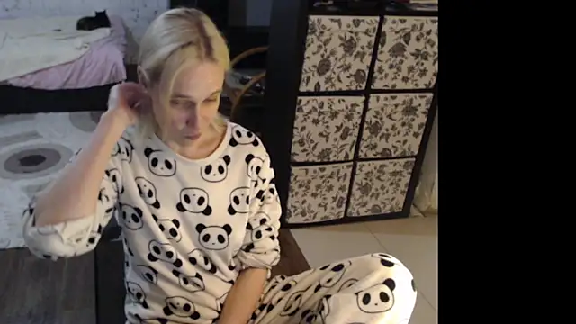Snapshot of Sweet_hot_shrmp chatting on May 18, 8:58 pm Sweet hot shrmp online show from May 18, 8:58 pm