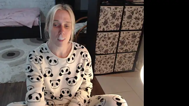 Snapshot of Sweet_hot_shrmp chatting on May 19, 5:30 pm Sweet hot shrmp online show from May 19, 5:30 pm