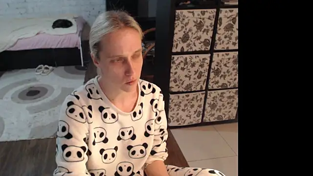Snapshot of Sweet_hot_shrmp chatting on June 23, 7:56 pm Sweet hot shrmp online show from June 23, 7:56 pm