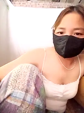 Snapshot of cat-kat chatting on April 16, 2:40 pm cat-kat online show from April 16, 2:40 pm