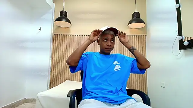 LUCA TURNER online show from April 11, 4:17 am