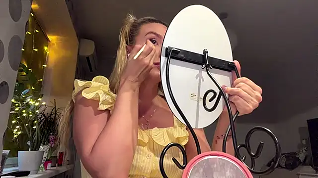 Snapshot of Annycute666 chatting on April 1, 3:53 pm Annycute666 online show from April 1, 3:53 pm