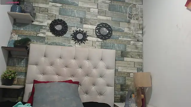 Snapshot of Skylernaomi chatting on June 9, 3:34 pm Skylernaomi online show from June 9, 3:34 pm