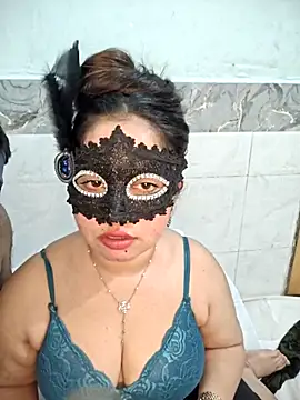 Burberry 1100 online show from April 18, 5:06 pm