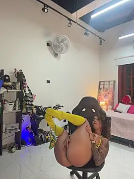 CocoaParadise  online show from April 24, 2:25 am