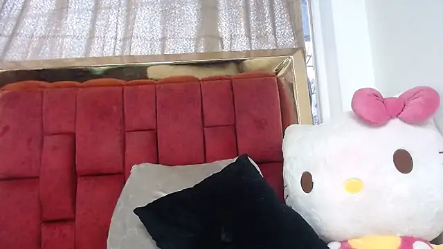Snapshot of mia_rousse_vc chatting on May 11, 4:04 pm mia rousse vc online show from May 11, 4:04 pm