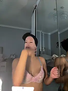 Snapshot of Goldenfairy chatting on April 11, 2:32 pm Goldenfairy online show from April 11, 2:32 pm