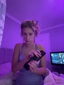 Snapshot of Goldenfairy chatting on April 15, 8:53 pm Goldenfairy online show from April 15, 8:53 pm