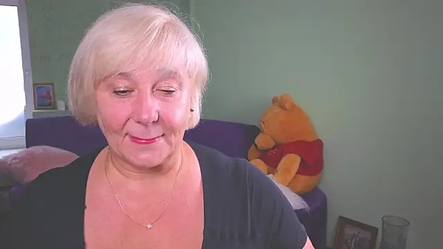 Snapshot of Milane_Milky chatting on June 17, 5:32 am Milane Milky online show from June 17, 5:32 am