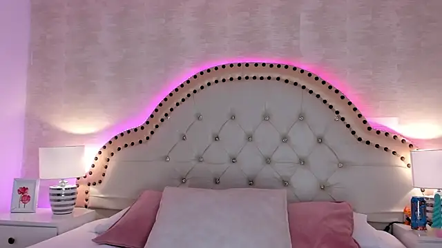 Snapshot of Adara_Muller chatting on June 19, 8:56 pm Adara Muller online show from June 19, 8:56 pm