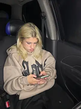 Snapshot of Lia_fire chatting on May 3, 9:48 am Lia fire online show from May 3, 9:48 am