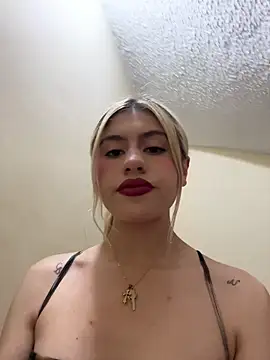 Snapshot of Lia_fire chatting on May 14, 1:18 pm Lia fire online show from May 14, 1:18 pm