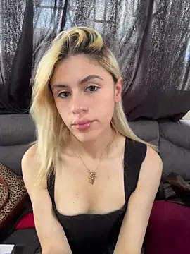 Snapshot of Lia_fire chatting on May 18, 7:09 pm Lia fire online show from May 18, 7:09 pm