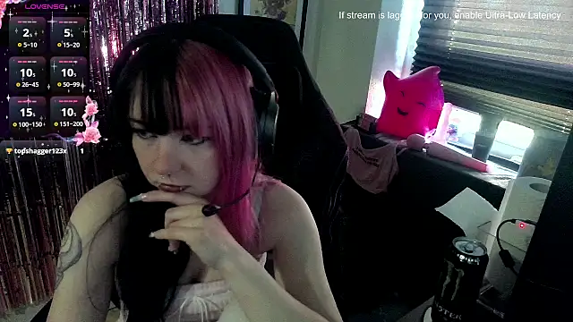 CutieTracer online show from April 28, 10:20 am