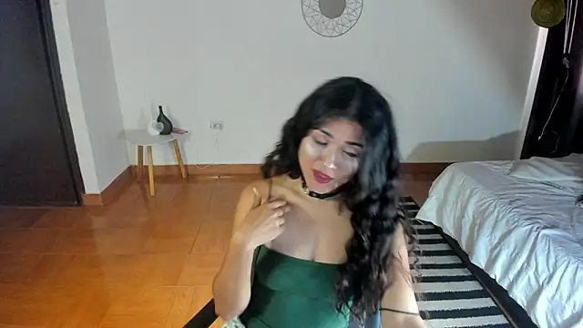 Snapshot of FreyaRouge chatting on April 30, 7:20 pm FreyaRouge online show from April 30, 7:20 pm