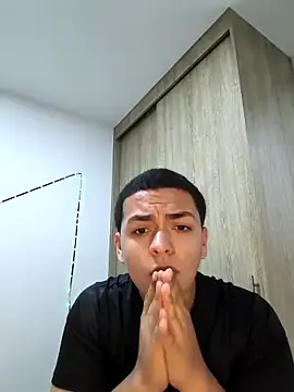 Snapshot of EnzoGold19 chatting on March 31, 7:31 am EnzoGold19 online show from March 31, 7:31 am