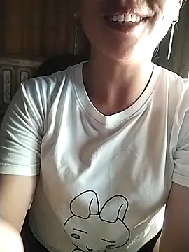 Snapshot of Lisa-aa chatting on April 9, 6:19 am Lisa-aa online show from April 9, 6:19 am