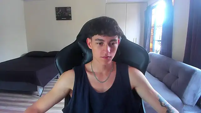 Snapshot of Luke_Chill chatting on April 11, 6:01 pm Luke Chill online show from April 11, 6:01 pm