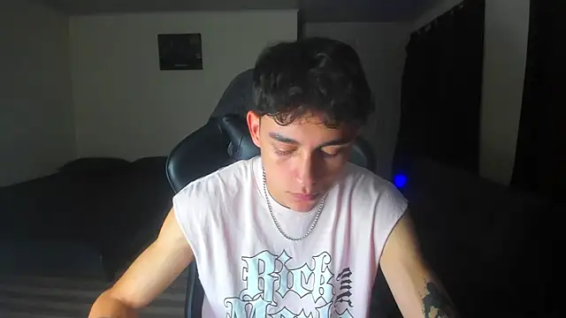 Snapshot of Luke_Chill chatting on April 14, 2:28 am Luke Chill online show from April 14, 2:28 am