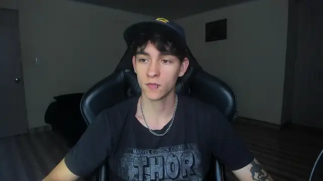 Snapshot of Luke_Chill chatting on June 1, 11:28 pm Luke Chill online show from June 1, 11:28 pm