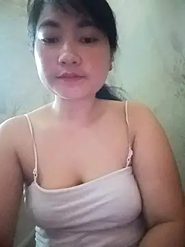 Snapshot of Linh_Hoang chatting on June 4, 8:09 am Linh Hoang online show from June 4, 8:09 am