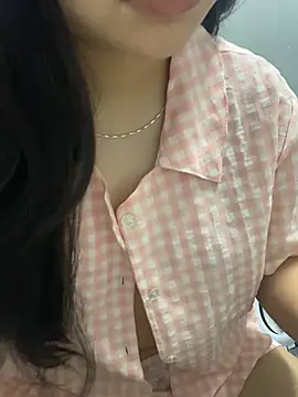 Snapshot of Rosecute11 chatting on May 4, 7:37 am Rosecute11 online show from May 4, 7:37 am