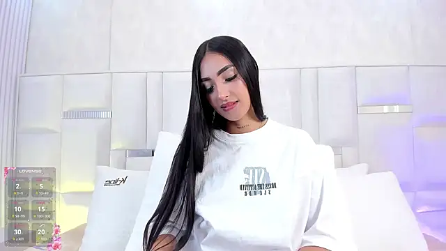 Snapshot of isabellajons chatting on June 22, 9:23 pm isabellajons online show from June 22, 9:23 pm