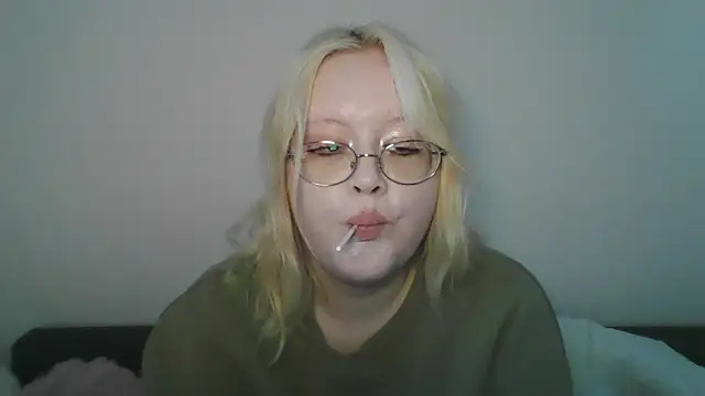 Snapshot of Elayne_Sweet chatting on April 10, 8:08 am Elayne Sweet online show from April 10, 8:08 am