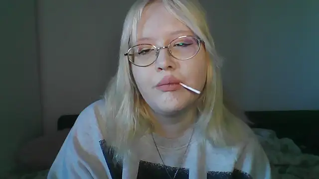 Snapshot of Elayne_Sweet chatting on April 26, 6:11 am Elayne Sweet online show from April 26, 6:11 am