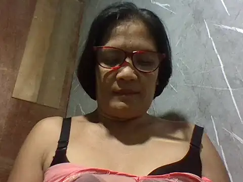 Snapshot of PinayZaira chatting on May 22, 5:29 pm PinayZaira online show from May 22, 5:29 pm