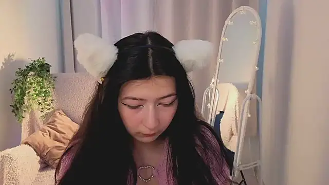 Snapshot of HanamiCei chatting on April 9, 1:38 pm HanamiCei online show from April 9, 1:38 pm