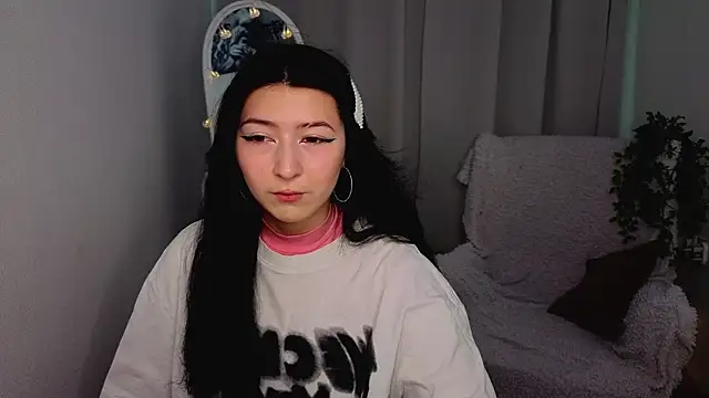 Snapshot of HanamiCei chatting on April 14, 1:28 pm HanamiCei online show from April 14, 1:28 pm