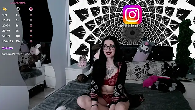 Snapshot of Lilithcaine chatting on April 11, 9:02 am Lilithcaine online show from April 11, 9:02 am