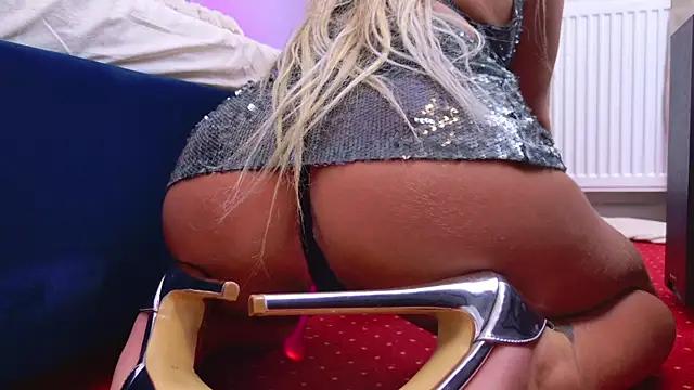 Snapshot of BlondieEve chatting on June 20, 8:11 pm BlondieEve online show from June 20, 8:11 pm