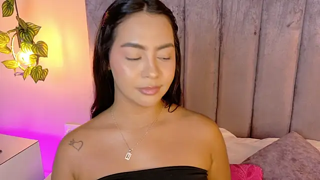 Snapshot of angelicaa_garcia chatting on April 28, 11:26 am angelicaa garcia online show from April 28, 11:26 am