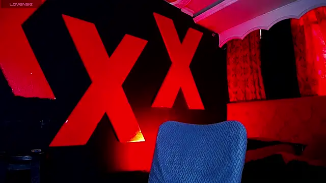 Snapshot of AlanFox1 chatting on April 27, 1:53 pm AlanFox1 online show from April 27, 1:53 pm