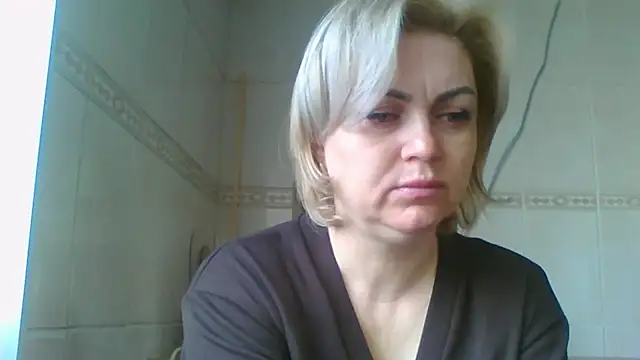 Snapshot of SylvieGold453 chatting on April 2, 6:55 am SylvieGold453 online show from April 2, 6:55 am